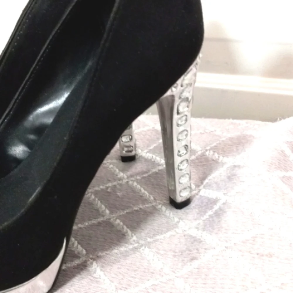Simply Vera Wang pre owned